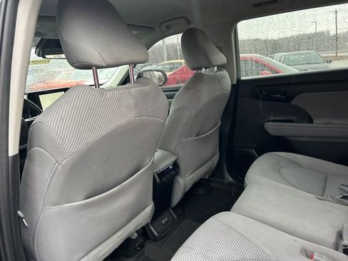 Used 2023 Toyota Highlander L image 40