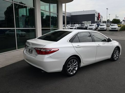 Used 2017 Toyota Camry XLE w/ Moonroof Package FWD image 12