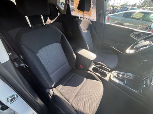 Used 2025 Kia Soul LX w/ LX Technology Package FWD image 31