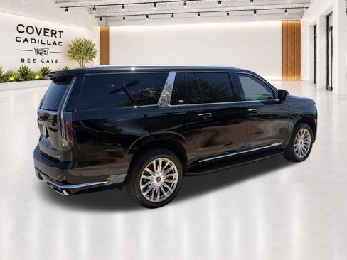 Used 2022 Cadillac Escalade ESV Premium Luxury AWD/4WD image 10