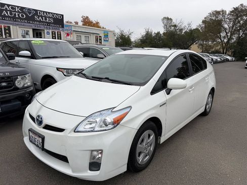 Used 2010 Toyota Prius Three image 1