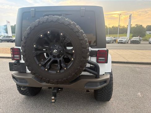 Used 2017 Jeep Wrangler Unlimited Sahara AWD/4WD image 9