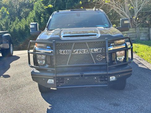 Used 2021 Chevrolet Silverado 3500 LT w/ All Star Edition image 2