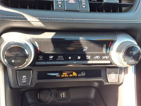 Used 2023 Toyota RAV4 XLE Premium image 20