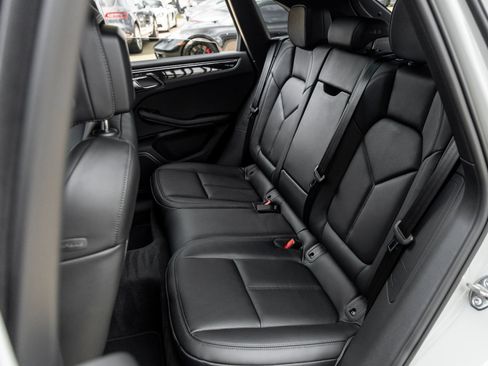 Certified 2026 Porsche Macan AWD/4WD image 34