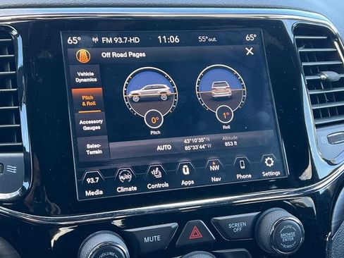 Used 2020 Jeep Grand Cherokee Laredo AWD/4WD image 25