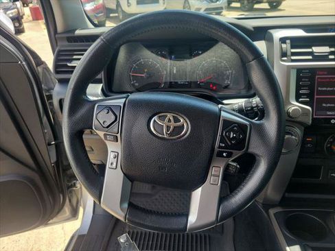 Certified 2022 Toyota 4Runner SR5 AWD/4WD image 19
