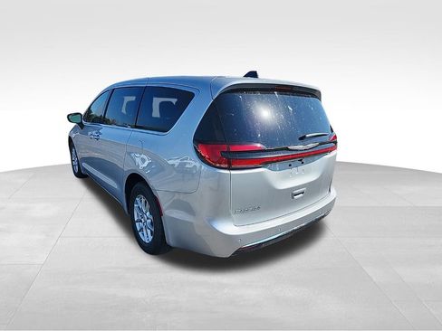 New 2026 Chrysler Pacifica Select FWD image 10