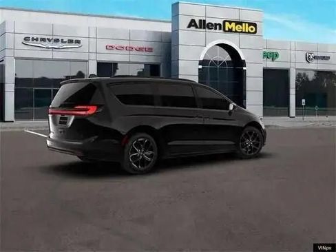 New 2026 Chrysler Pacifica Limited image 7