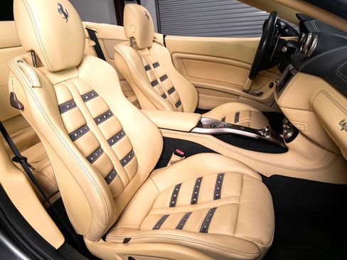 Used 2011 Ferrari California image 8