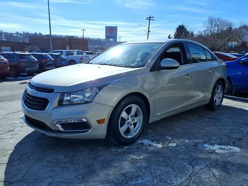 Used 2016 Chevrolet Cruze LT FWD image 4