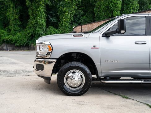Used 2022 RAM 3500 Big Horn AWD/4WD image 3