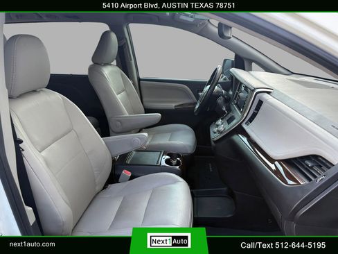 Used 2018 Toyota Sienna Limited Premium image 16