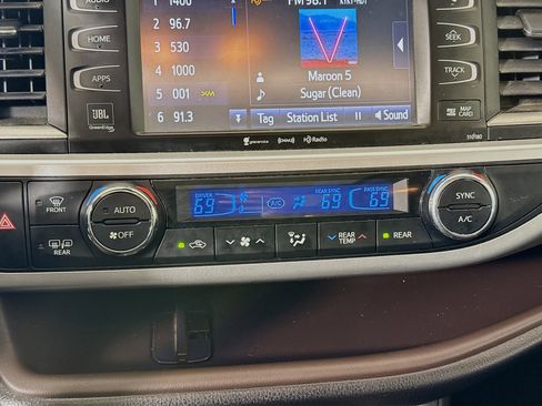 Used 2018 Toyota Highlander Limited Platinum image 18