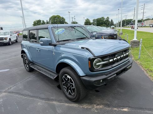 Used 2025 Ford Bronco Outer Banks AWD/4WD image 3