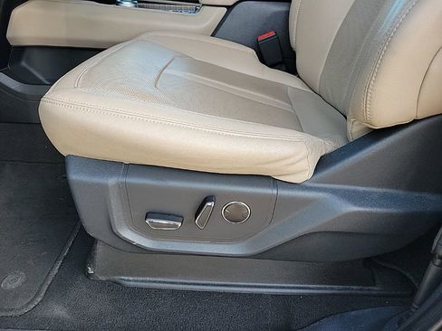 Used 2023 Ford Expedition Limited image 12