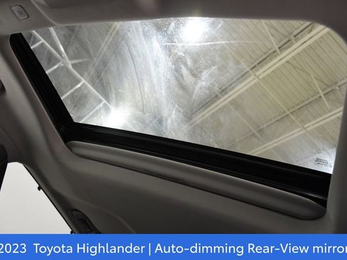 Certified 2023 Toyota Highlander XLE image 24