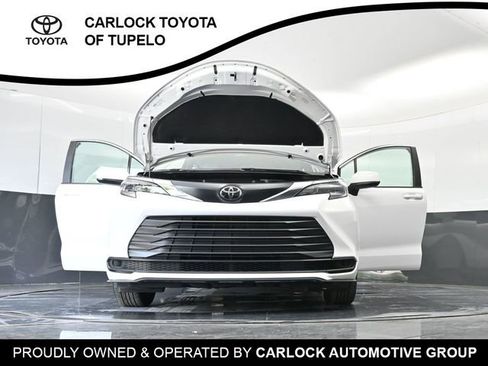 Used 2026 Toyota Sienna LE FWD image 63