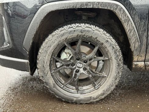 Used 2020 Toyota RAV4 LE image 9