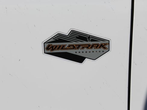 Used 2022 Ford Bronco Wildtrak image 3