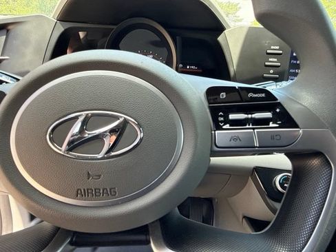 Used 2023 Hyundai Elantra SEL w/ Preferred Accessory Package FWD image 34