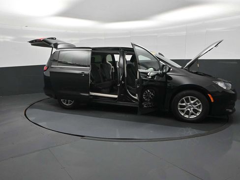 Used 2024 Chrysler Voyager LX FWD image 53