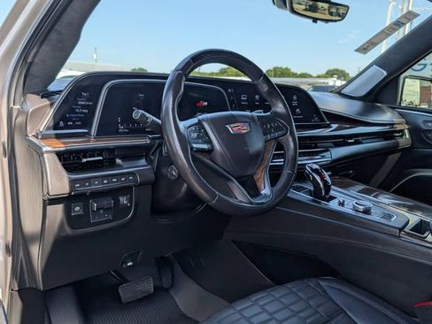 Used 2023 Cadillac Escalade Premium Luxury Platinum AWD/4WD image 3