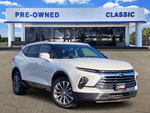 Used 2024 Chevrolet Blazer Premier FWD image 1