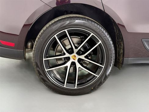 Certified 2026 Porsche Macan AWD/4WD image 13