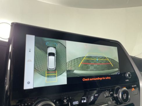 Used 2023 Toyota Highlander Platinum image 14