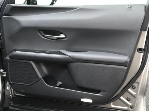 Used 2021 Lexus UX 200 w/ Accessory Package (Z2) FWD image 18