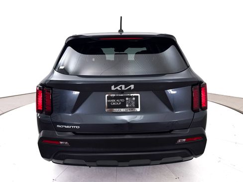Used 2023 Kia Sorento LX FWD image 16