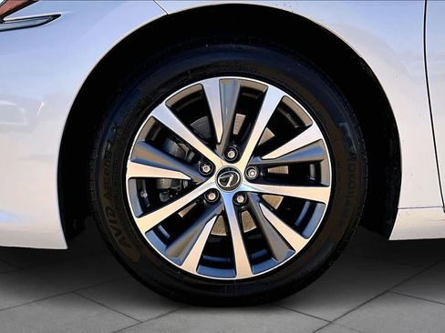 Used 2020 Lexus ES 350 w/ Premium Package image 9