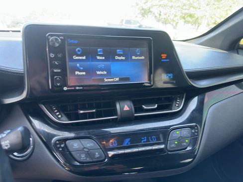 Used 2018 Toyota C-HR XLE FWD image 26