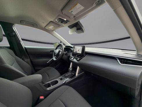 Used 2025 Toyota Corolla Cross LE FWD image 15