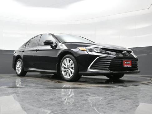 Used 2024 Toyota Camry LE image 25
