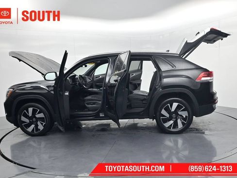 Used 2024 Volkswagen Atlas Cross Sport SE FWD image 67