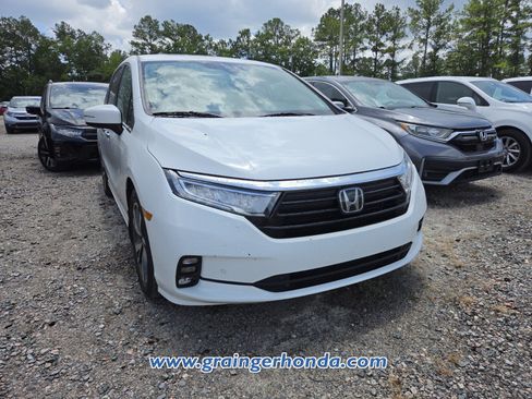 Certified 2023 Honda Odyssey Touring image 4