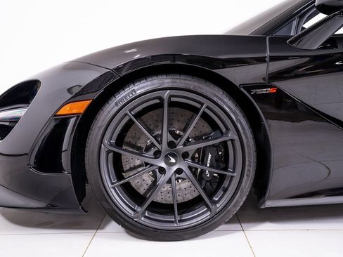Used 2025 McLaren 750S Spider image 16