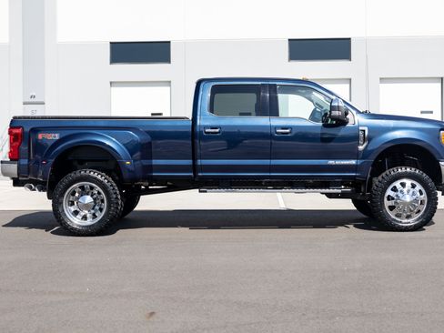 Used 2017 Ford F350 Lariat w/ Chrome Package image 8