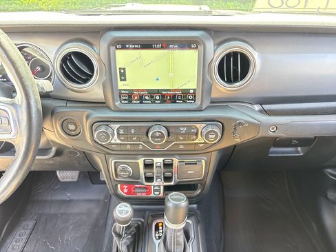 Used 2022 Jeep Gladiator Rubicon w/ LED Lighting Group AWD/4WD image 17