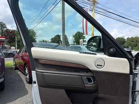 Used 2018 Land Rover Discovery HSE Luxury AWD/4WD image 9