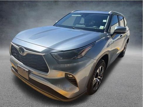 Used 2023 Toyota Highlander XLE FWD image 37