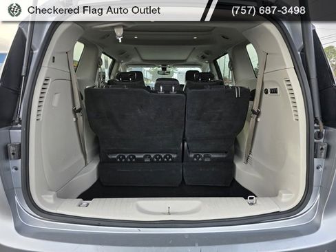 Used 2018 Chrysler Pacifica Limited image 16