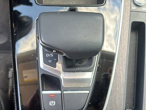 Used 2024 Audi Q5 2.0T Prestige w/ Prestige Package AWD/4WD image 21
