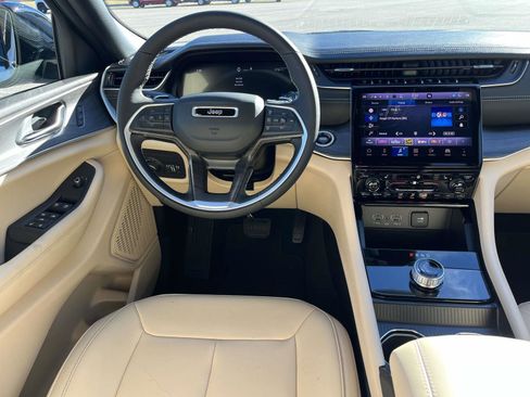 Used 2025 Jeep Grand Cherokee Limited image 13