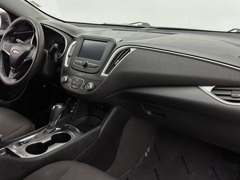 Used 2018 Chevrolet Malibu LS image 31