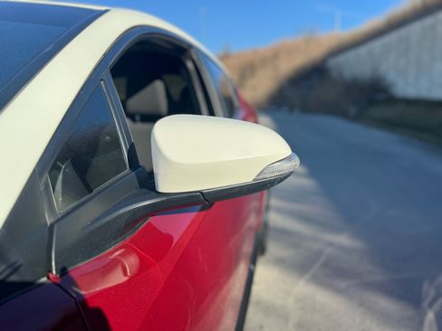 Used 2018 Toyota C-HR XLE image 9