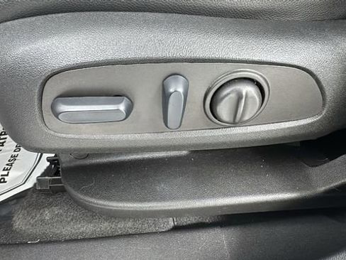 Used 2024 GMC Terrain SLT image 11