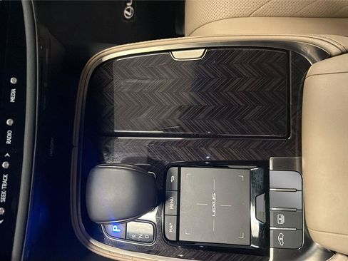 Used 2021 Lexus LS 500 w/ Interior Upgrade Package RWD image 19